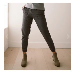 Albion Fit Dash Jetsetters Joggers, size medium.